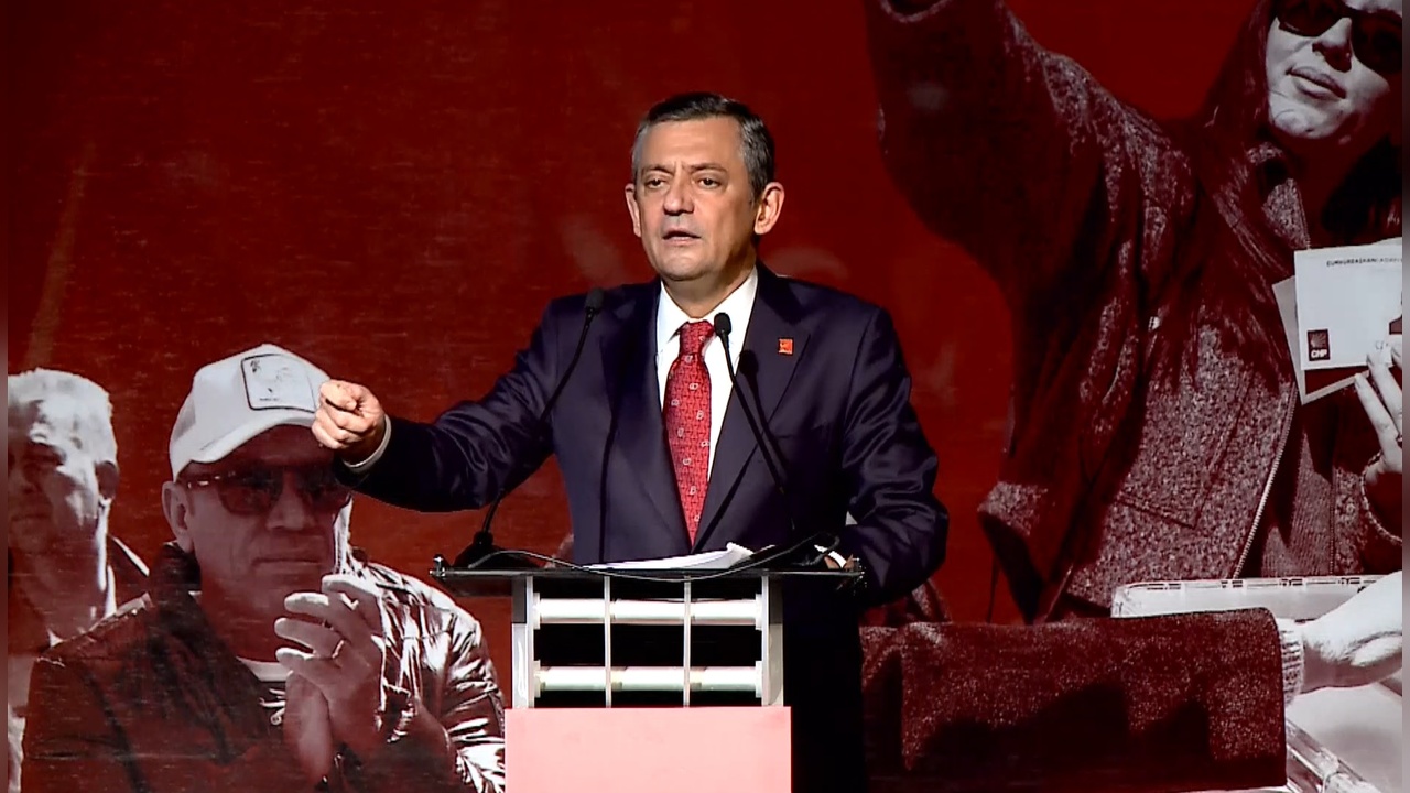 Özgür Özel, CHP Grup Toplantısında Kritik Açıklamalarda Bulundu