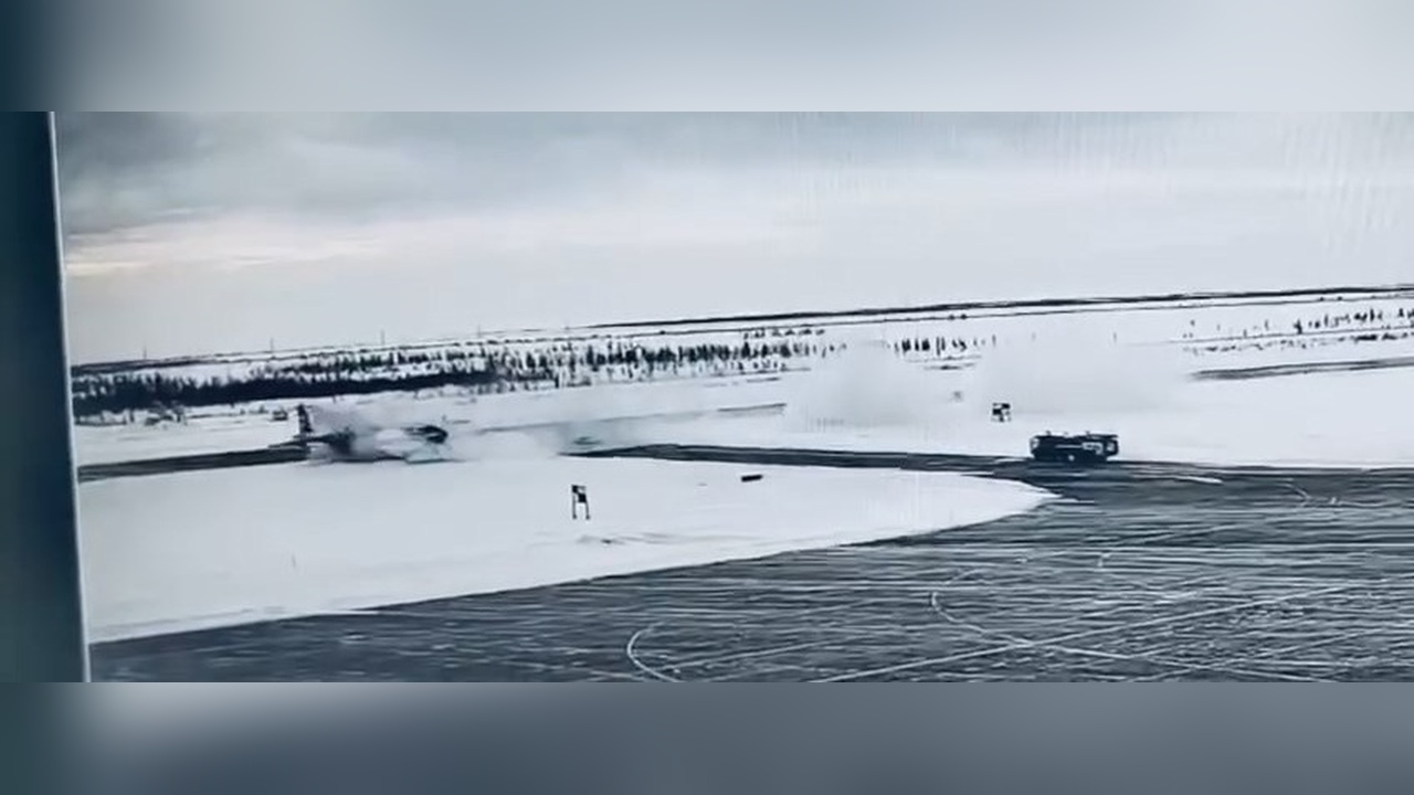 Rusya'da Kargo Uçağı Pistten Çıktı