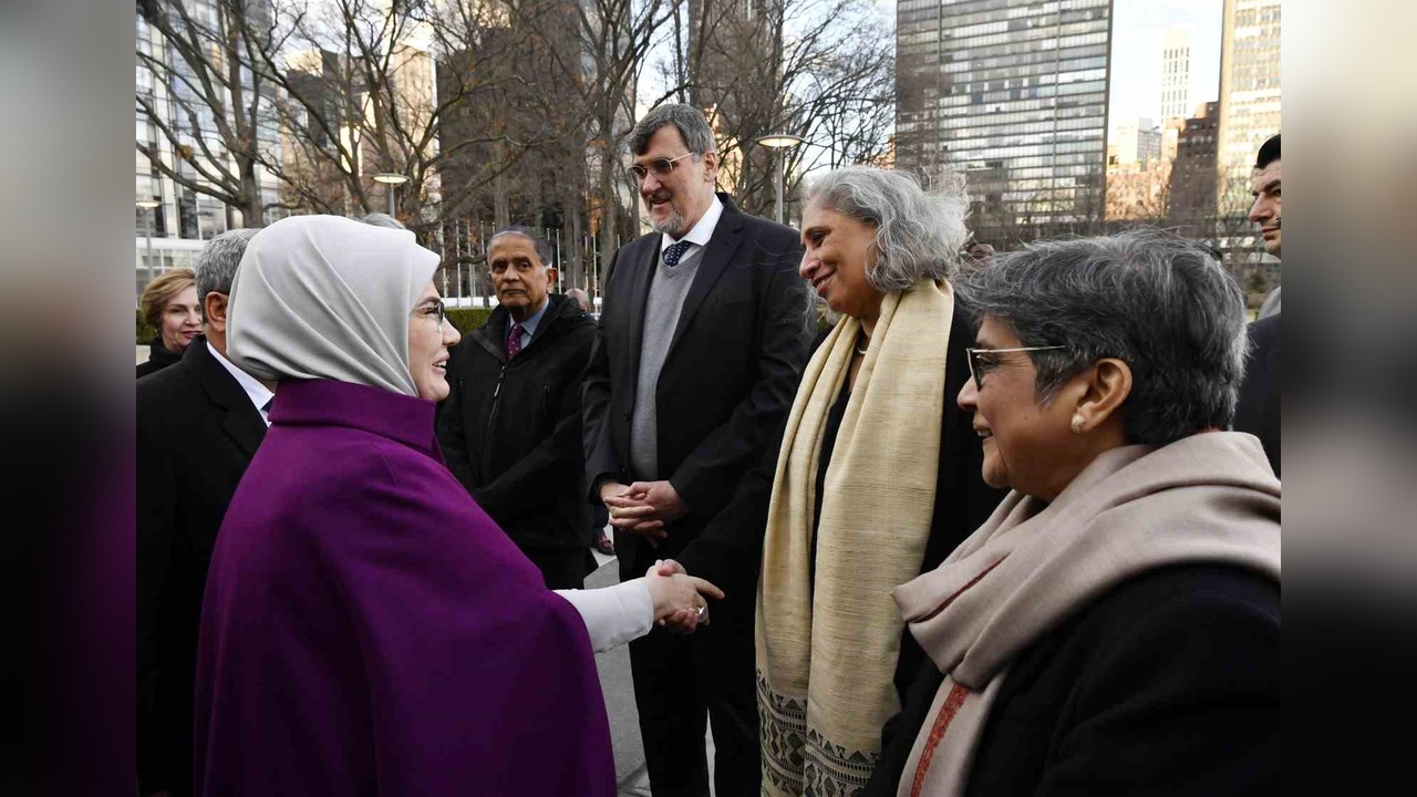 Emine Erdoğan, Birleşmiş Milletler'de Sıfır Atık Sergisini İnceledi