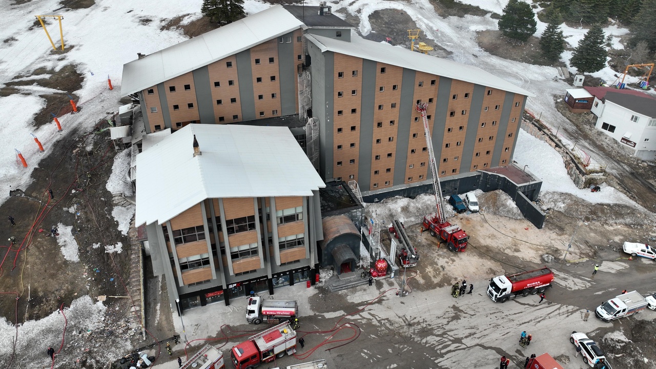 Uludağ'daki Otel Yangınında İki Kişi Hayatını Kaybetti
