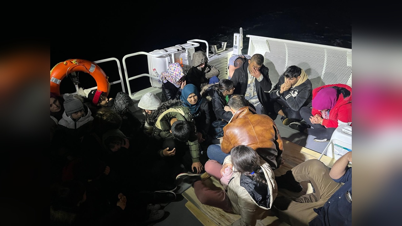 Ayvacık'ta 23 Kaçak Göçmen Yakalandı
