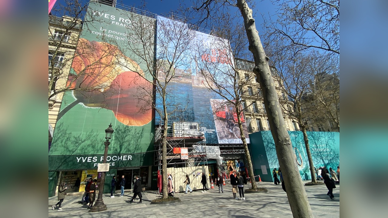 Paris'te İstanbul Temalı Dev Afiş Sergilendi