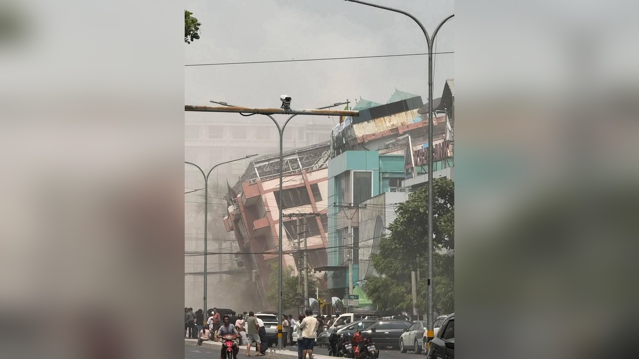 Myanmar'da Cami Çökmesi Sonucu 10 Kişi Hayatını Kaybetti