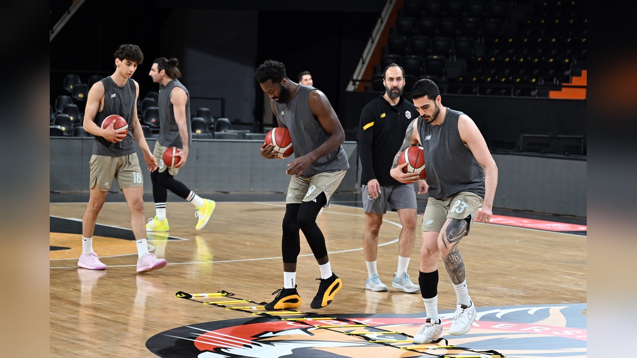 Fenerbahçe, MSK ile Zorlu Bir Deplasman İçin Hazırlanıyor