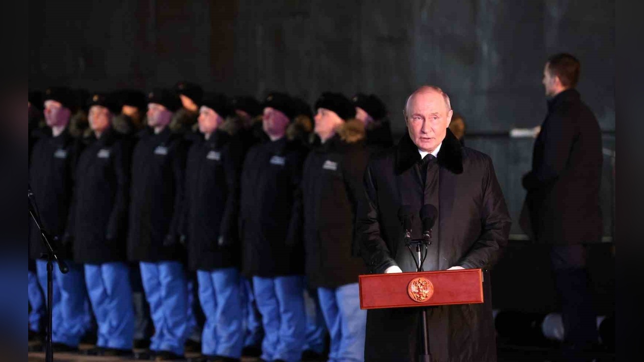 Putin'in Talimatıyla Perm Nükleer Denizaltısı Suya İndirildi