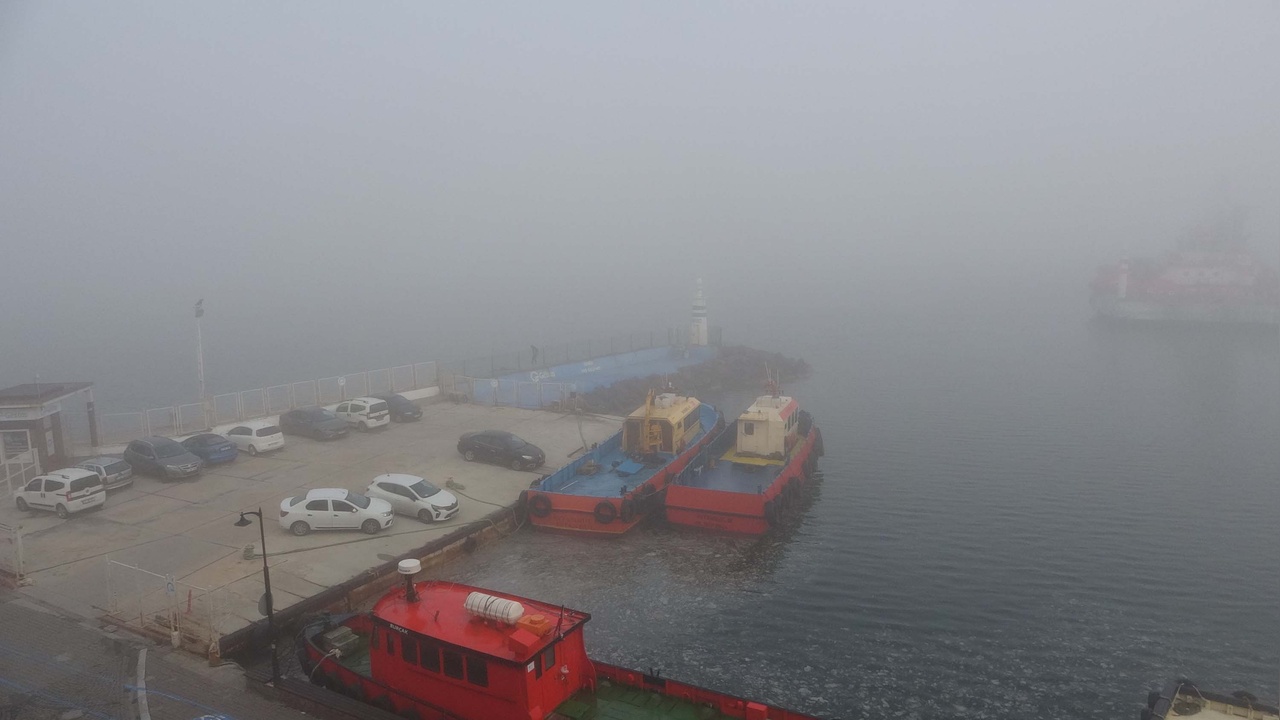 Çanakkale Boğazı'ndaki Gemi Trafiği Sis Nedeniyle Durduruldu