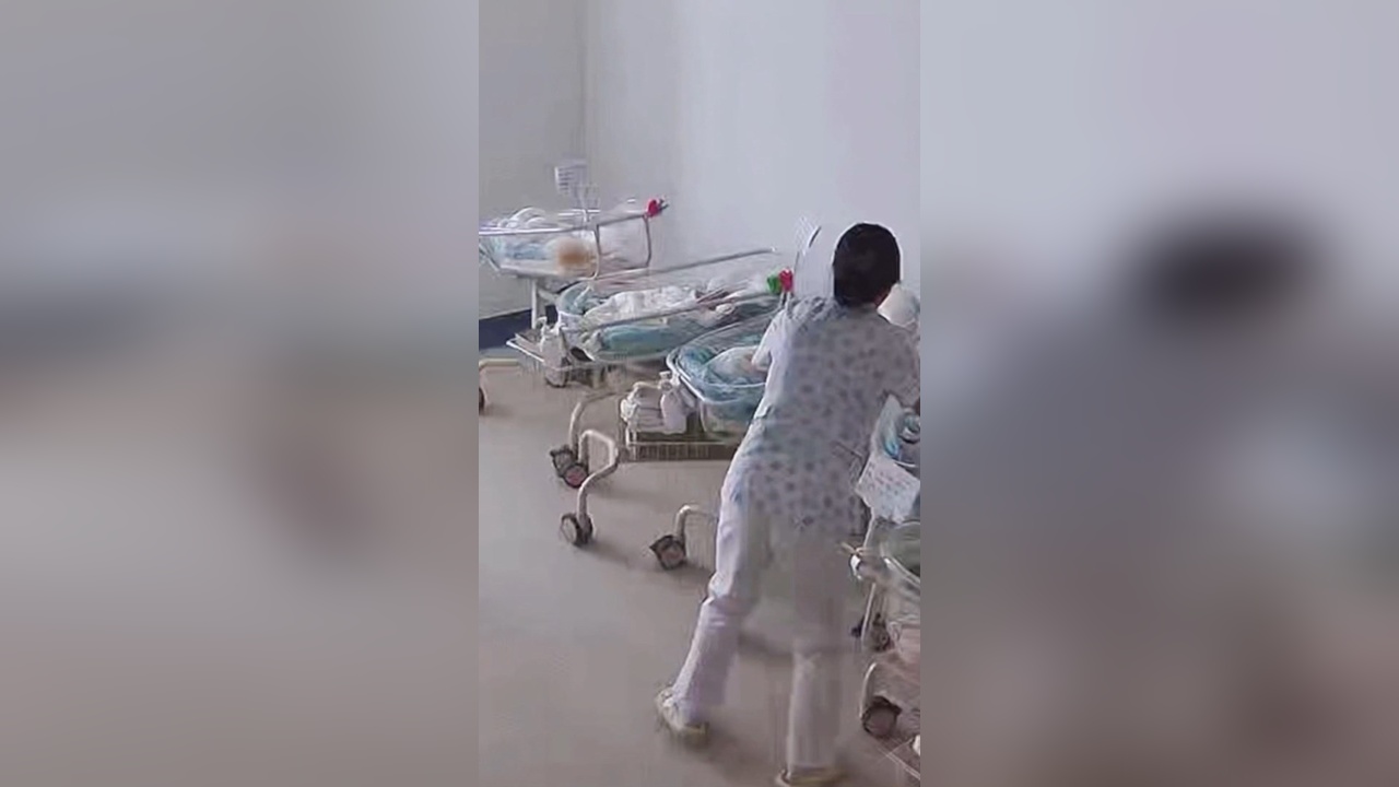 Çin'de Deprem Anında Hemşirelerin Bebekleri Koruma Çabası Görüntülendi
