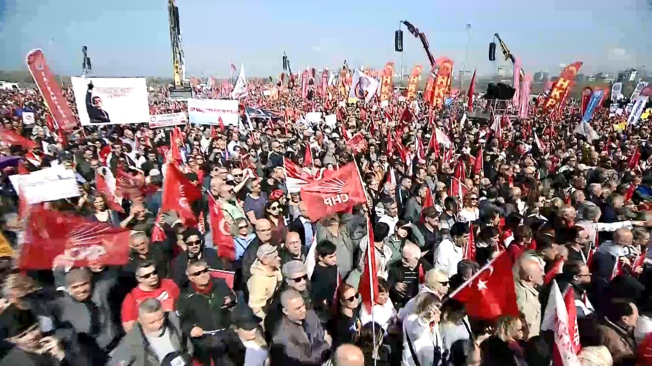 CHP, Maltepe'de Büyük Miting Düzenledi