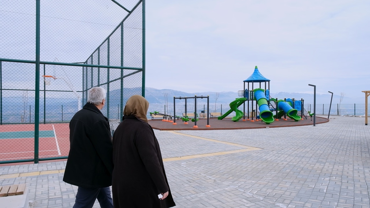 Bakan Kurum'dan Depremzedelere Bayram Ziyareti