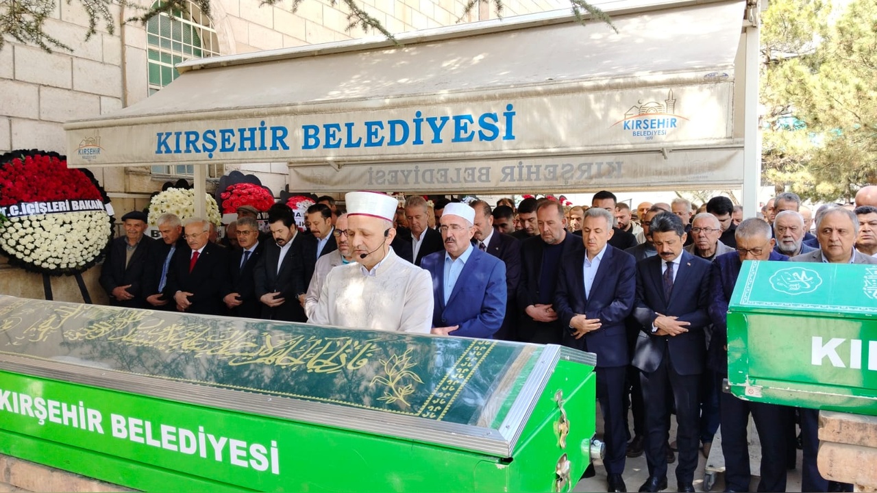 İzmir Valisi Elban'ın Babası Defnedildi