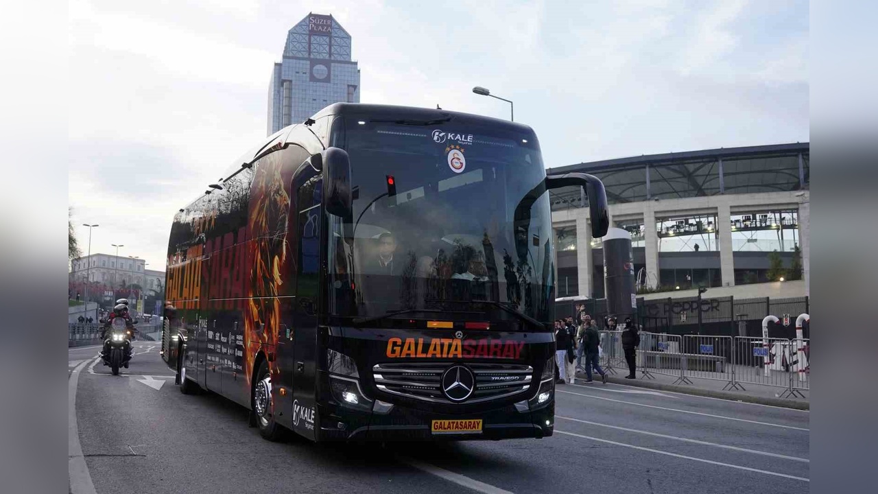 Galatasaray, Tüpraş Stadyumu'na Varış Yaptı