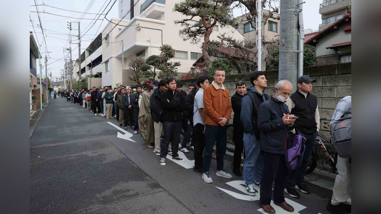 Japonya'da Bayram Namazı Üç Farklı Seferde İkame Edildi