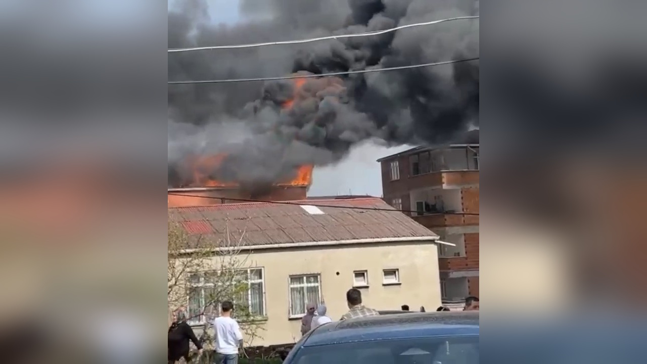 Avcılar'da 3 Katlı Binada Yangın Çıktı