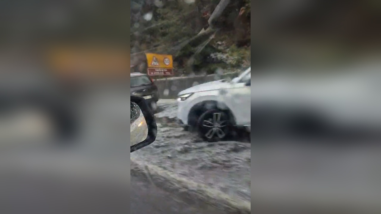 Bursa'da Dolu Yağışı Sürücülere Zor Anlar Yaşattı