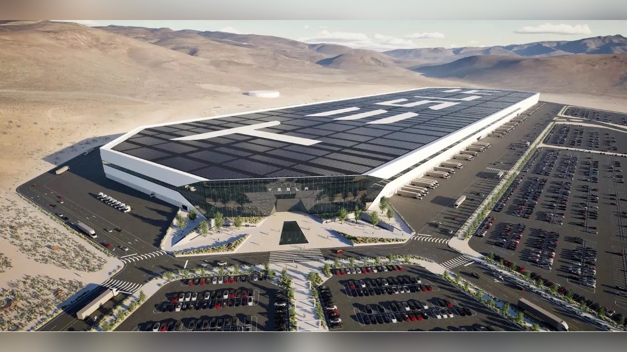İtalya'daki Tesla Bayisinde Yangın: 17 Araç Ziyan Oldu