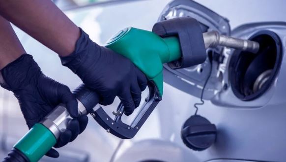 Benzine yapılacak zam iptal edildi