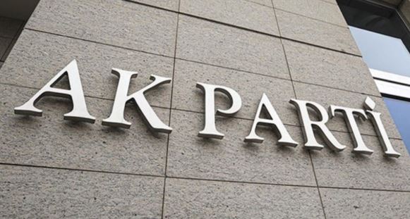 Gazeteciler ve generallerden AKP üyeliklerine sert tepki