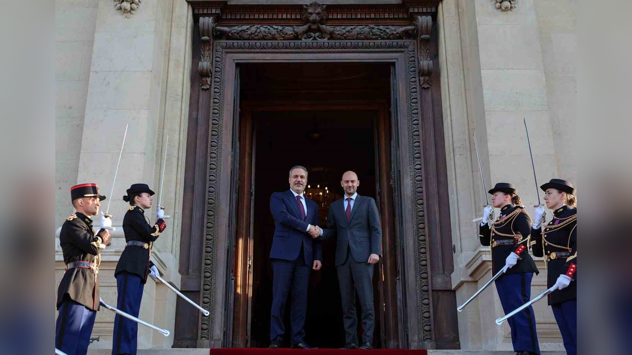 Dışişleri Bakanı Fidan, Fransa'da Diplomatik Temaslarda Bulundu