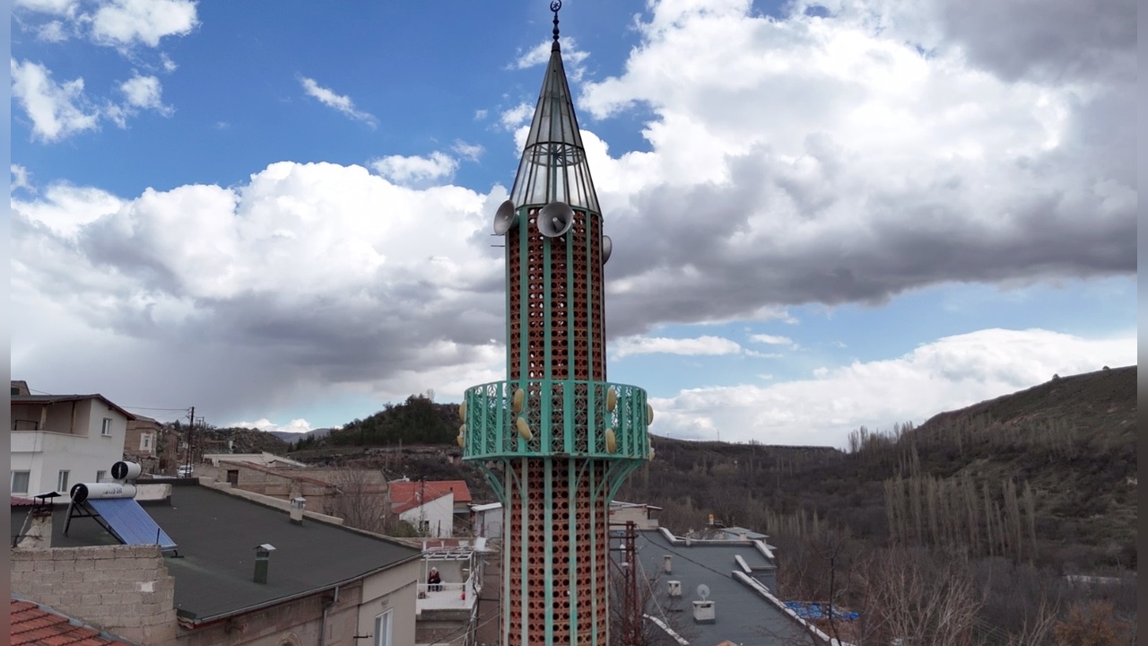 Gesi'deki Minareler Mimari Güzellikleriyle Öne Çıkıyor