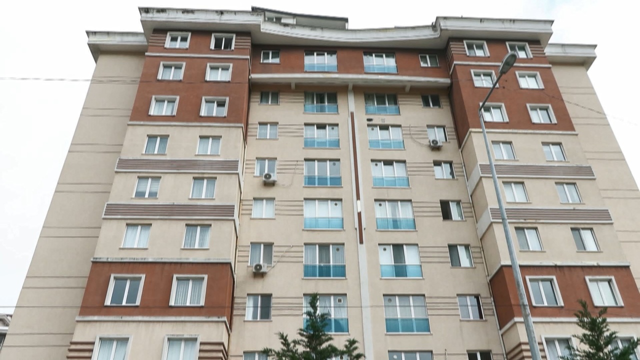 Esenyurt'ta Korkunç Cinayet: Eşini Kızının Gözleri Önünde Öldürdü