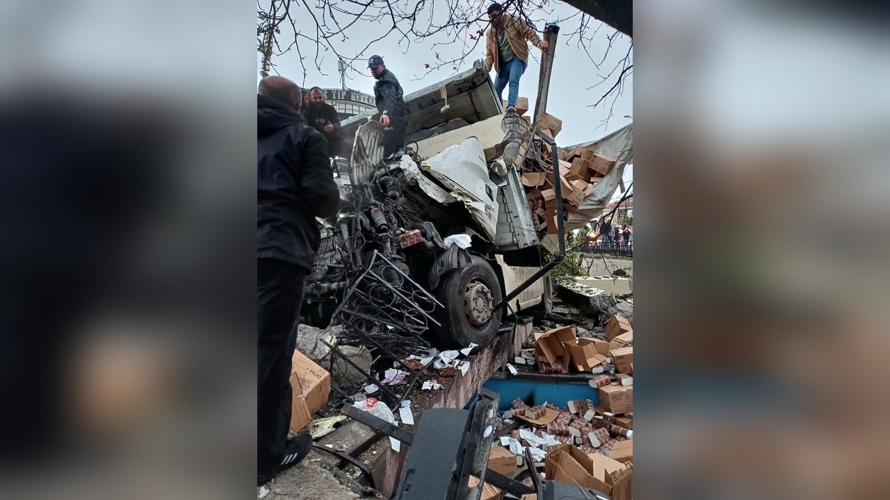 Ankara'da TIR Kazası: Şoför Hayatını Kaybetti