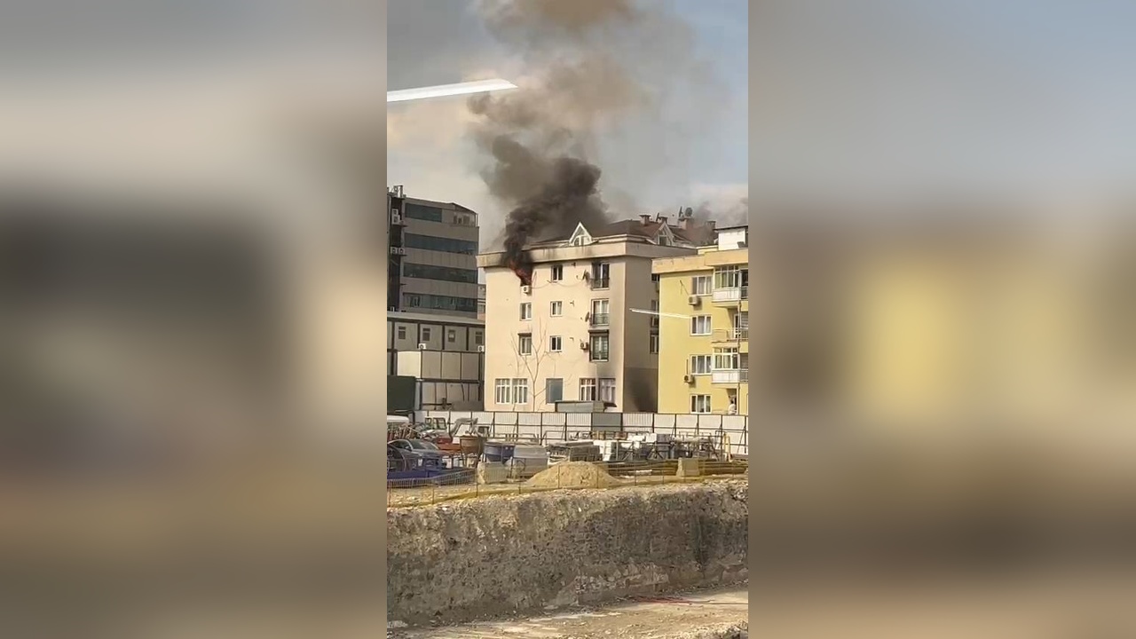 Mecidiyeköy'deki 4 Katlı Binada Yangın Çıktı