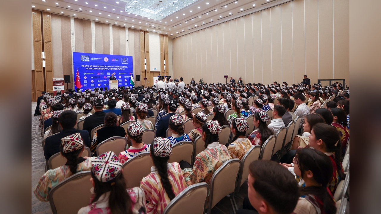 Kurtulmuş'tan Türk Dünyası Konferansında Gençliğe Vurgu
