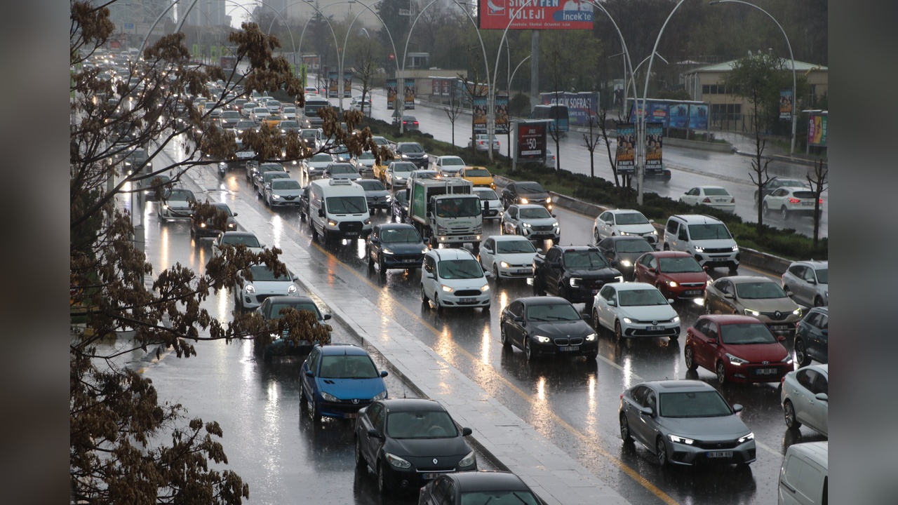 Ankara'da Şiddetli Yağışlar Hayatı Olumsuz Etkiledi