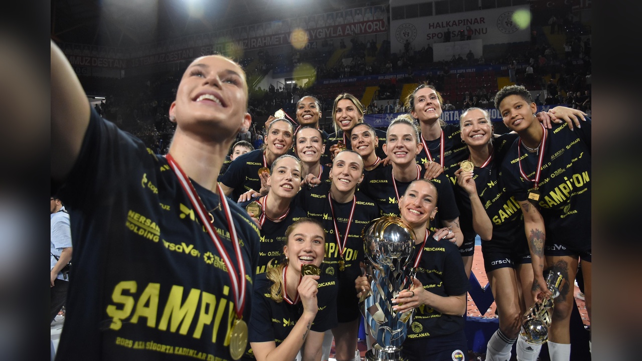 Fenerbahçe, Kadınlar Kupa Voley'de Şampiyonluk İlan Etti