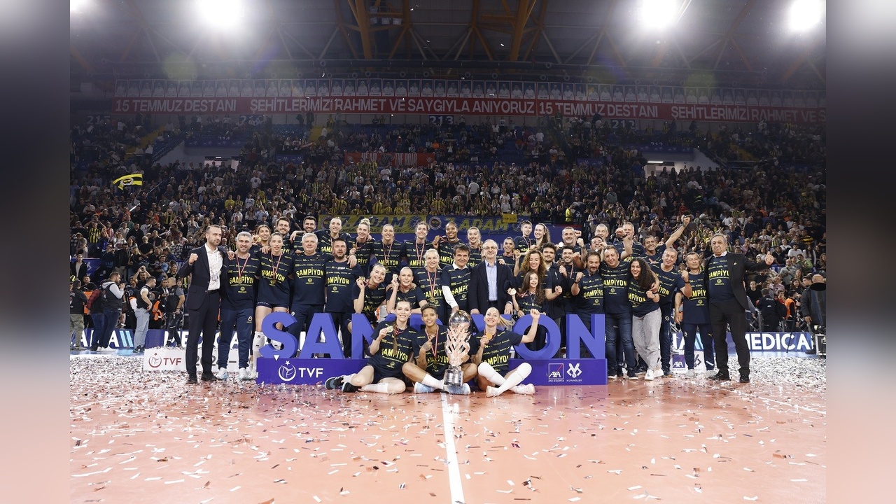 Fenerbahçe, AXA Sigorta Kadınlar Kupa Voley'de Şampiyon Oldu