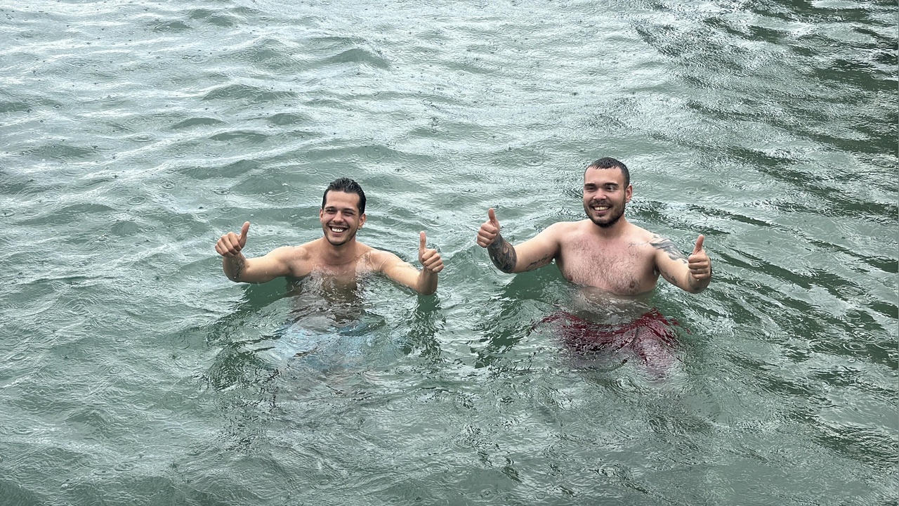 Bodrum'da Sağanak Yağışta Denize Girenler Dikkat Çekti