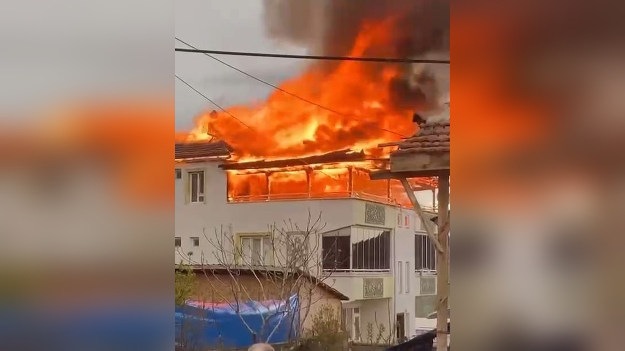 Amasya'da Çatı Katında Yangın Çıktı