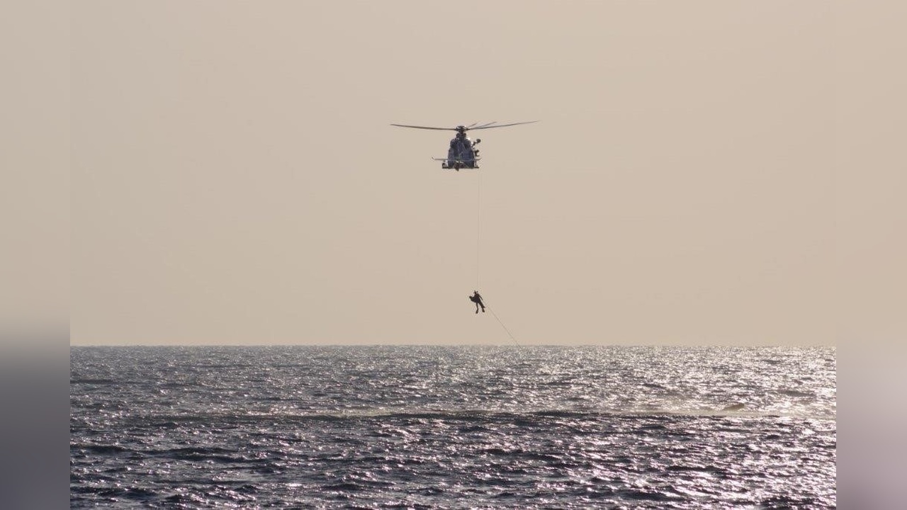 Japonya'da Ambulans Helikopteri Denize Düştü, Üç Kişi Hayatını Kaybetti
