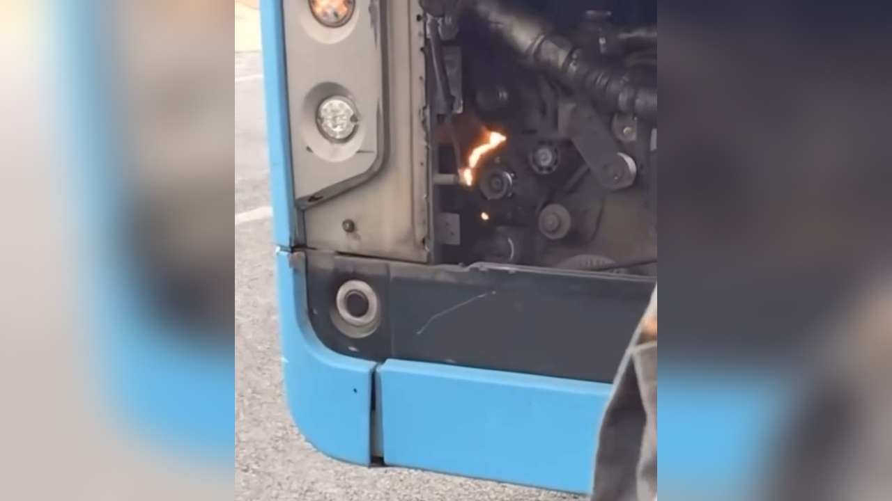 Yolcu, Otobüs Yangınını Üfleyerek Söndürmeye Çalıştı