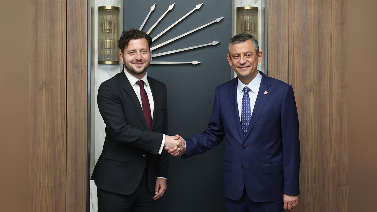 Özel ve Banaszak'tan Siyasi İşbirliği Mesajı