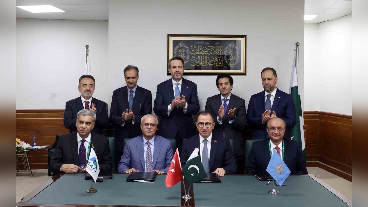 Bakan Bayraktar, Pakistan'da Madencilik Yatırım Forumu'nda Bulundu