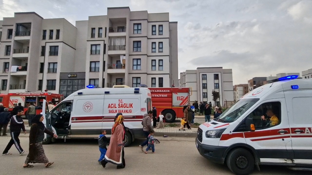 Diyarbakır'da Apartmanda Yangın: 5 Kişi Dumandan Etkilendi