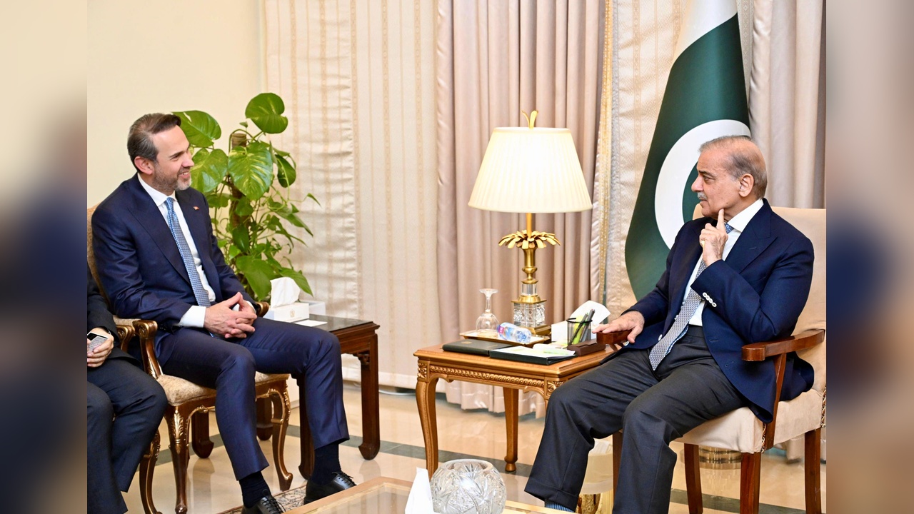 Bakan Bayraktar ve Pakistan Başbakanı Şerif Görüşmesi Gerçekleşti