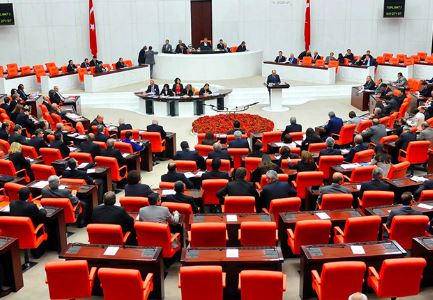 CHP Lideri Özel'in "Cuntacı" ifadesi Meclis'te tartışma yarattı