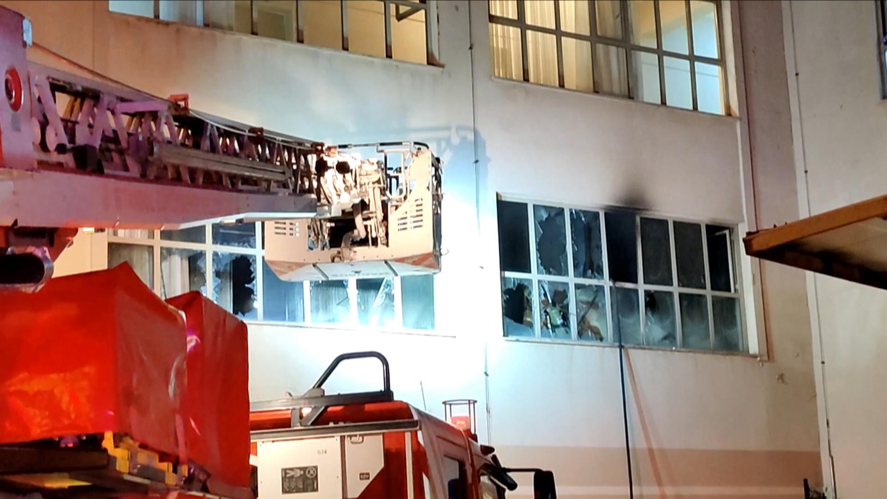 Maltepe Huzurevi'nde Yangın: 17 Kişi Hastaneye Kaldırıldı