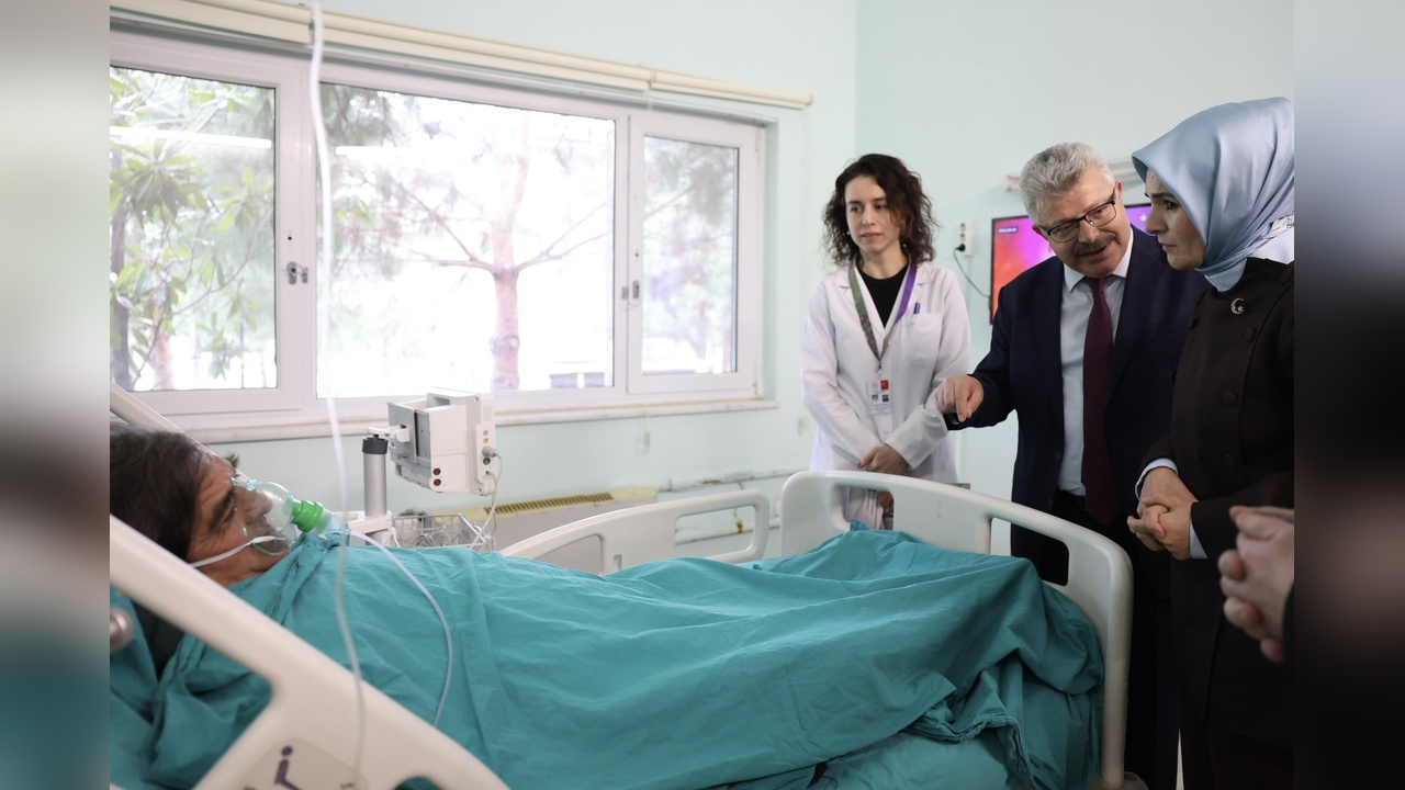 Bakan Göktaş, Maltepe Huzurevi Yangınında Yaralananları Ziyaret Etti
