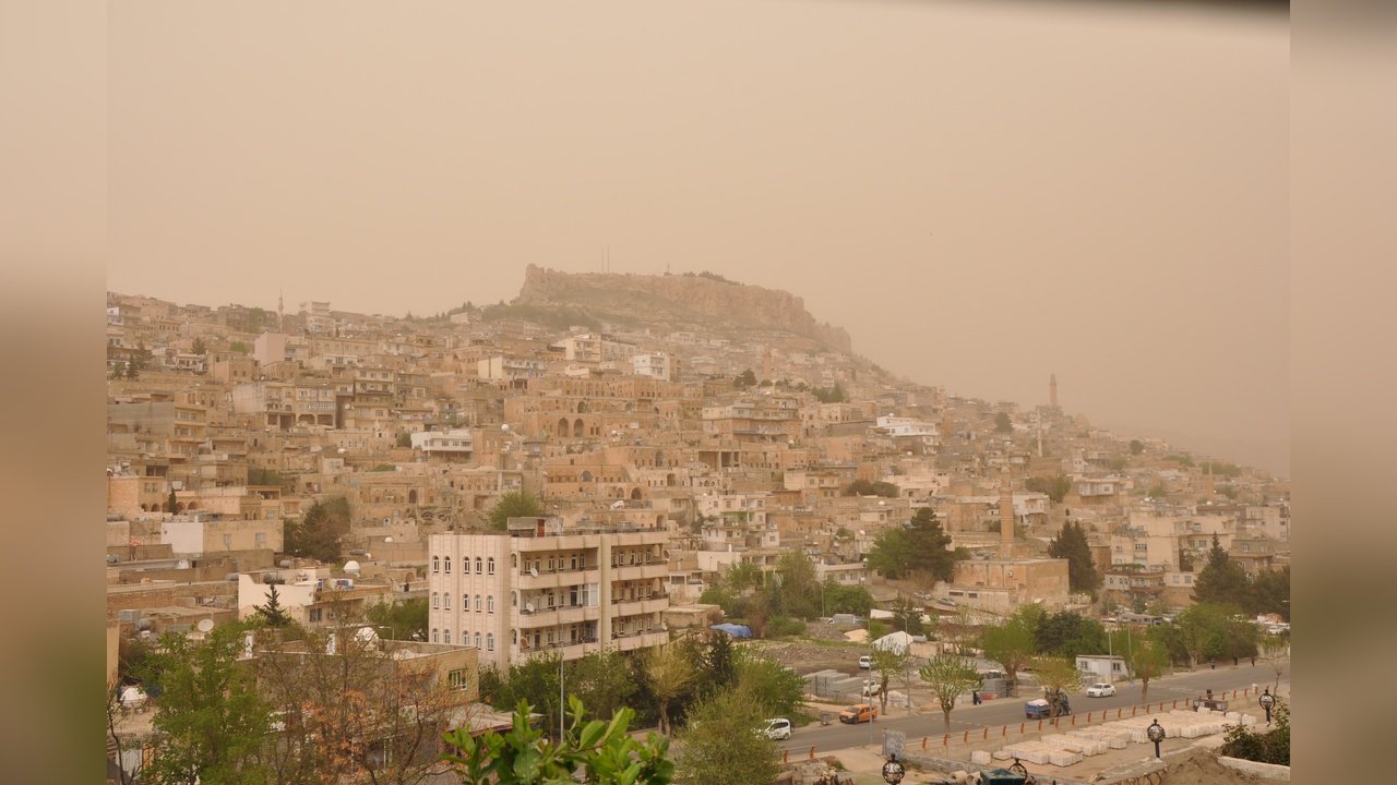 Mardin'de Toz Taşınımı Araçları Etkiledi
