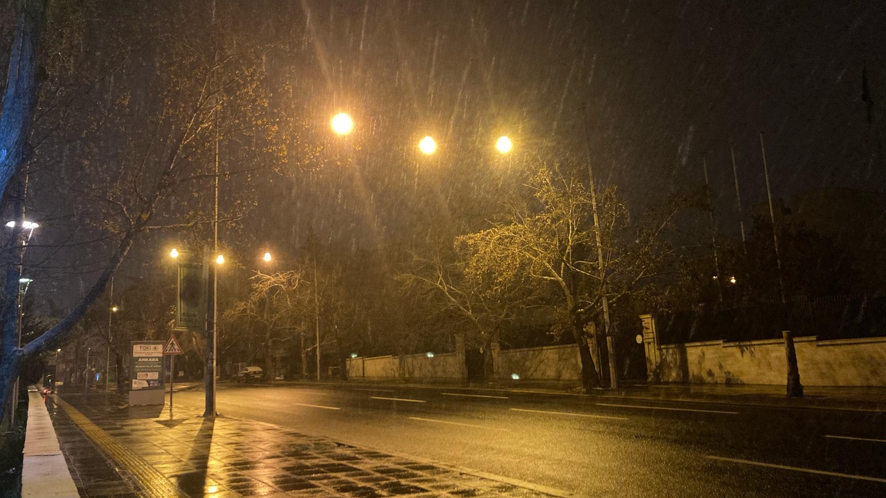 Nisan Ayında Ankara'ya Kar Yağdı
