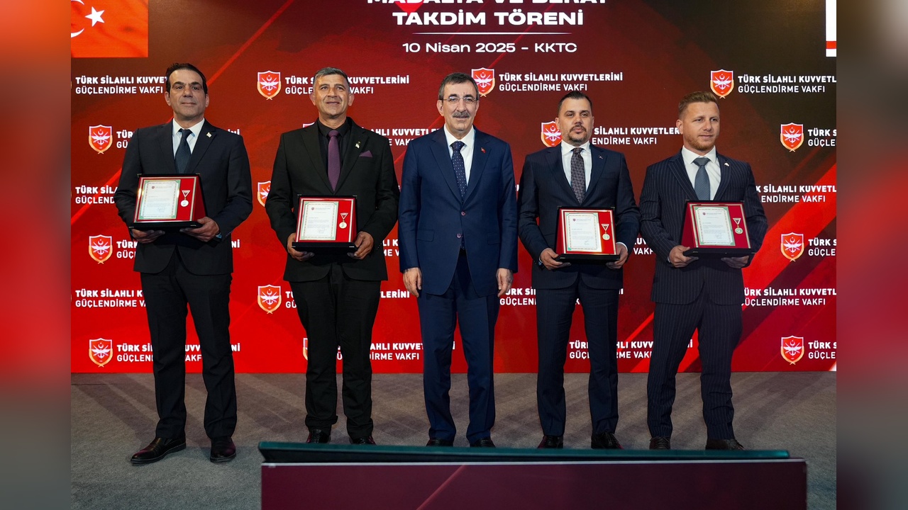 Cumhurbaşkanı Yardımcısı Yılmaz, KKTC'de Ödül Törenine Katıldı
