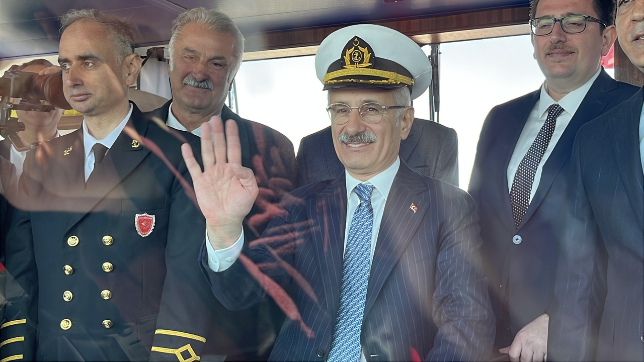 Bakan Uraloğlu: Türk Gemileri Küresel Sularda Özgür Seyrediyor