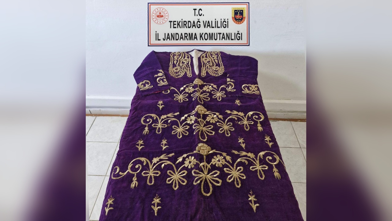 Tekirdağ'da Tarihi Kıyafetler Ele Geçirildi