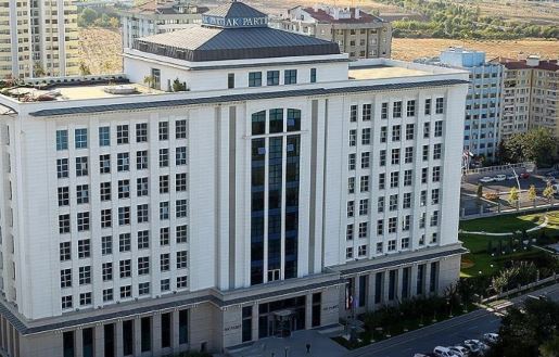 AKP Genel Merkezi’nde polis intihar etti