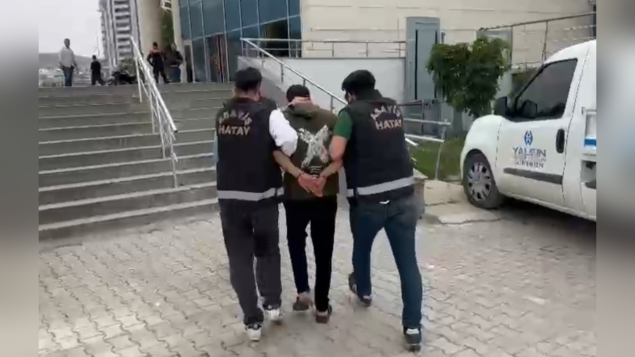 Korkunç Olay: Genç Adam Annesini Öldürdüğünü İddia Etti