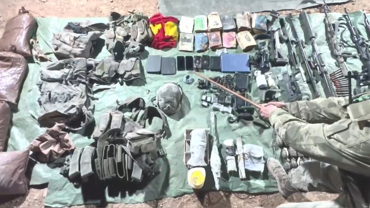 Pençe-Kilit Operasyonu'nda Silah ve Mühimmat Ele Geçirildi