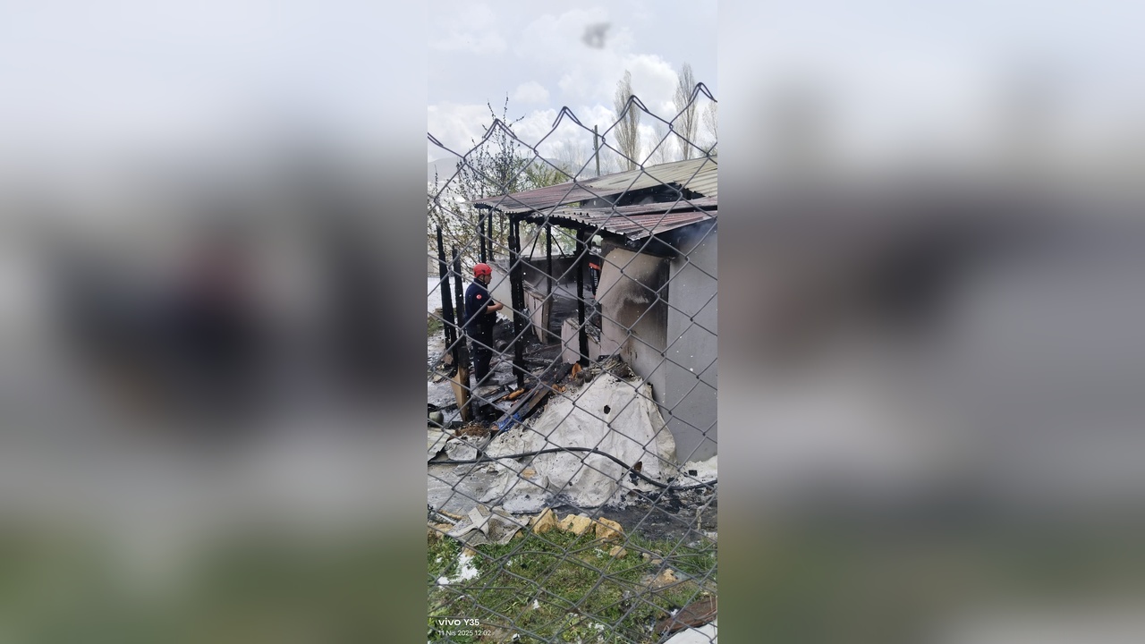 Prefabrik Evde Yangın: İki Çocuk Hayatını Kaybetti